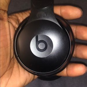 Beats solo pro apple